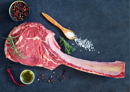 Bistecca Tomahawk: la carne che si distingue per gusto e presenza