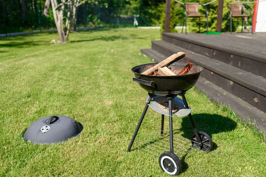 Legno per affumicare la carne sul barbecue: guida ai tipi e alle differenze